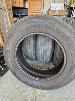 Letni pneu Good Year Eagle F1 235/65 R18 - 2