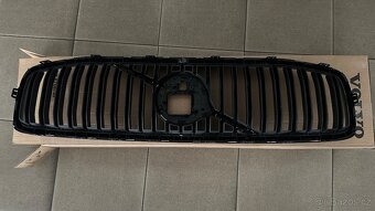 přední maska Volvo S,V 90 - 2