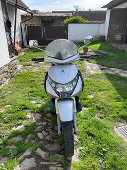 Piaggio skútr 250i - 2