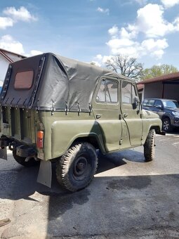 UAZ 469 Bi - 2