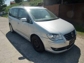 VW TOURAN 2,0TDI Highline - 2