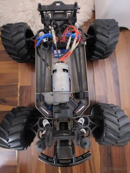 Traxxas E maxx 1/8 - 2