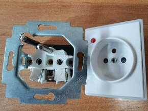 ABB Element zásuvka s přepěťovou ochranou - 2
