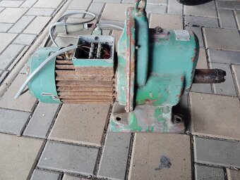 Elektromotor s převodovkou - 2