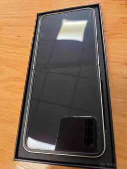 Samsung Galaxy Z Flip 6 Peach - 2