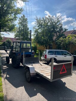 Traktor s vlekem na dřevo - 2