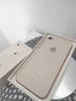 iPhone 8 64GB Prasklý - 2