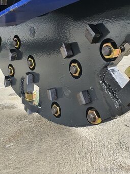 Prodám frézu na pařezy za traktor, platí do smazání - 2