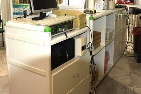 Vitríny, pulty, skřínky, pracovní stoly - 2