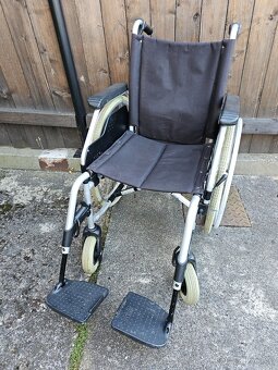 POMŮCKY PRO POHYBOVĚ OMEZENÉ - 2