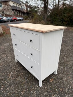 Komoda IKEA Hemnes se 3 zásuvkami - bíl. mořená - 2