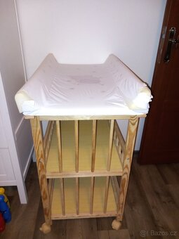 Přebalovací pult na kolečkách s matrací - 2
