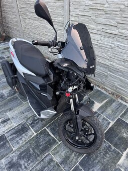 Aprilia sr gt 125 - 2