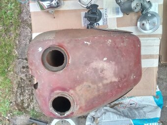 Ogar,sedlo,nadrž.kola karburace,mlhovky nejsou. - 2