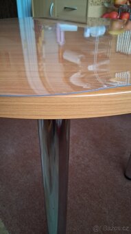 Kulatý jídelní stůl - 2