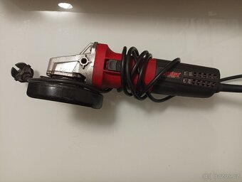 Úhlová bruska 115mm HECHT - 2