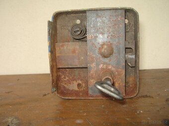 Zámek krabicový - 2