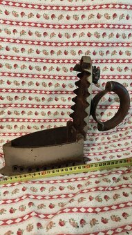 Žehlička na uhlí - 2