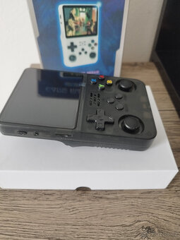 Handheld konzole R36S černá (verze ArkOS 2.0) +15000 her - 2