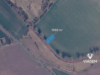 Pole 1 988 m² - 2