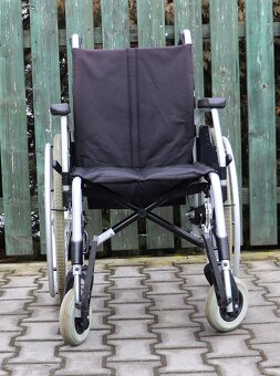 052-Mechanický invalidní vozík Meyra. - 2