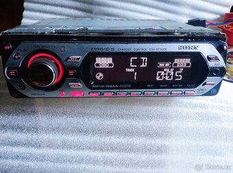Sony CDX - GT 300S - 2