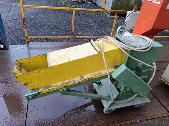 GRANULÁTOR COLOTRONIC M 200L S PODÁVACÍM PÁSEM - - - 2
