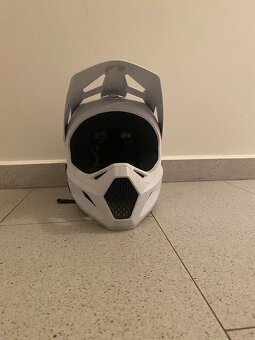 Prodám helmu Fox Rampage bílá velikost S - 2