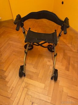 Čtyřkolové pojízdné chodítko DMA - 2