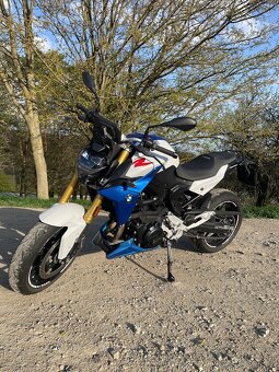BMW F900R (2022) – jen 9 700 km – quickshifter + výfuk Arrow - 2