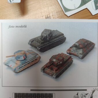 Sada vystřihovánek 9x tanků – papírové modely - 2