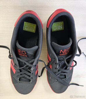 Podám boty Adidas černé. výborný stav- vel. 43/44 - 2