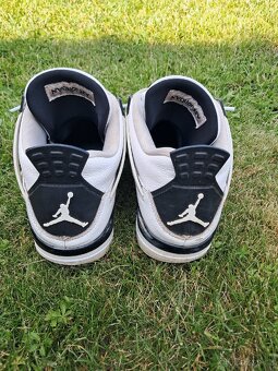 Air Jordan 4 Retro - 2