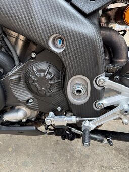Aprilia Tuono V4 Factory - 2