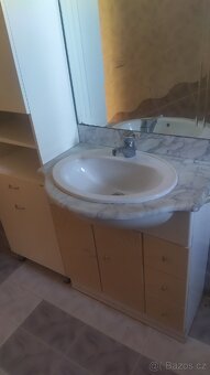 Umyvadlo s baterií a skříňkou - 2