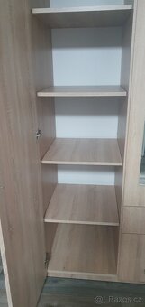 Velká šatní skříň - 2