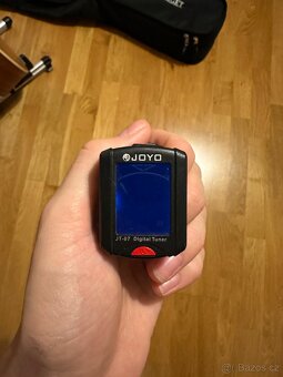 Kytara s obalem, stojanem a ladičkou - 2