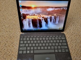 Prodám Microsoft Surface Go 2 včetně české klávesnice - 2