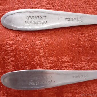 starožitné reklamní lžičky - 2