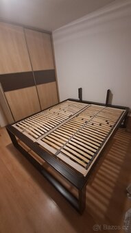 Vysoká kovová manželská postel 180x200x50 - 2