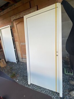 Masivní dveře + ocelová zárubeň - 2