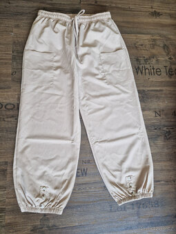 Široké dámské kalhoty béžové M-L - 2