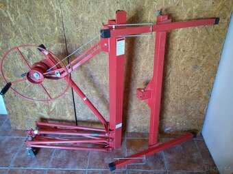 Pronájem zvedáku sádrokartonu - 2