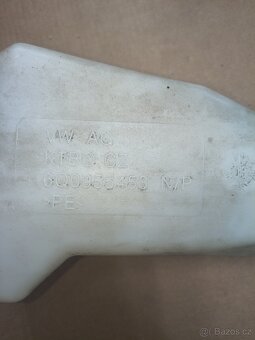 Nádobka ostřikovačů - 2