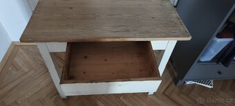 Starý dřevěný stůl - 2