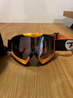 Dětská lyžařská přilba + brýle - 2