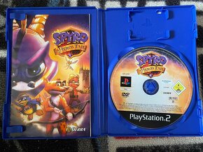 Spyro: A Hero's Tail (PS2) - 2