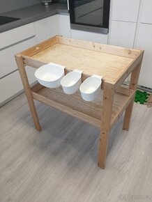 Prodam prebalovaci pult dreveny vcetne zavesnych nadobek - 2
