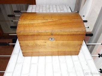 Stará truhla malá, třešňové dřevo - 2