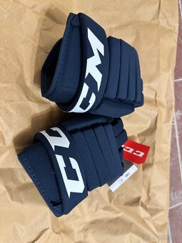 Rukavice CCM jr velikost 12 NOVE - 2